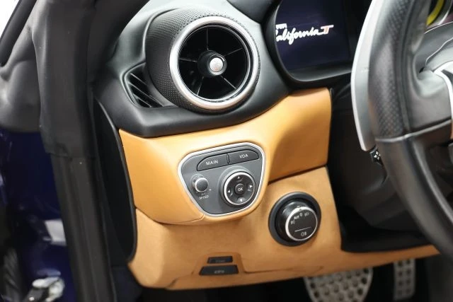 2017 Ferrari California T - Image 27 of 31
