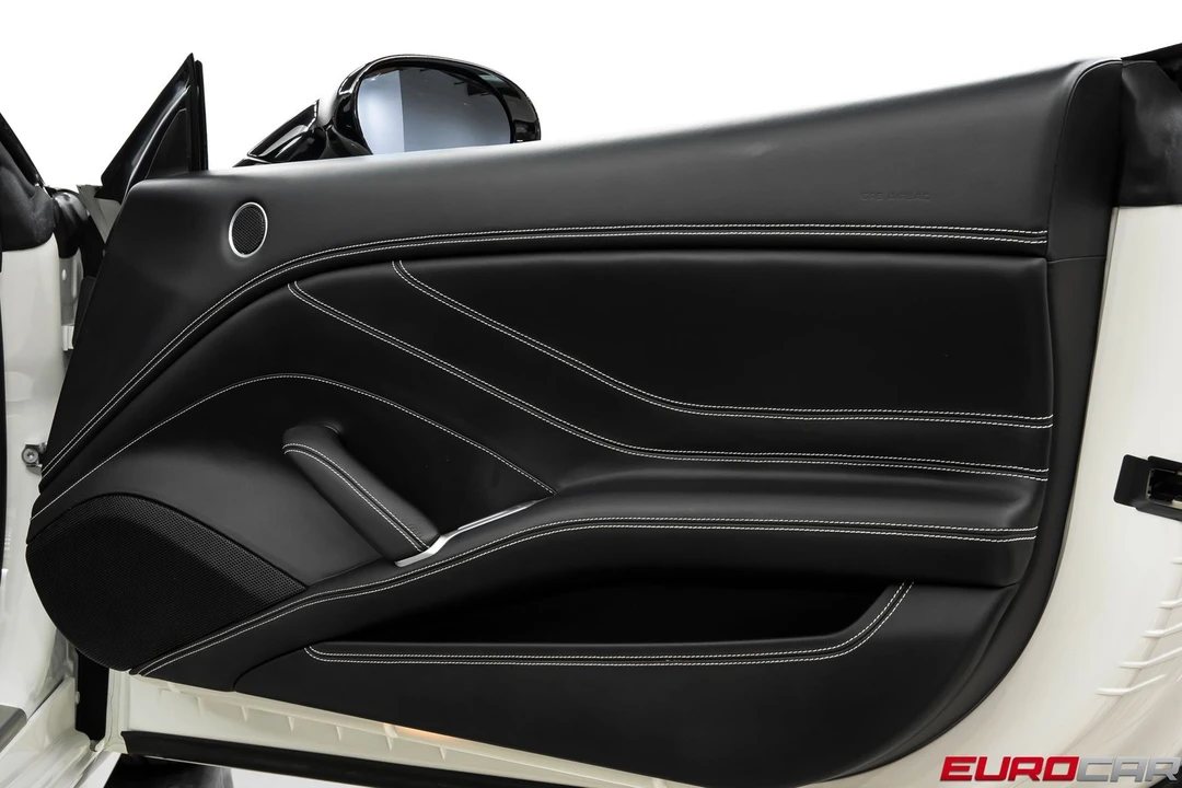 2017 Ferrari California T - Image 29 of 31