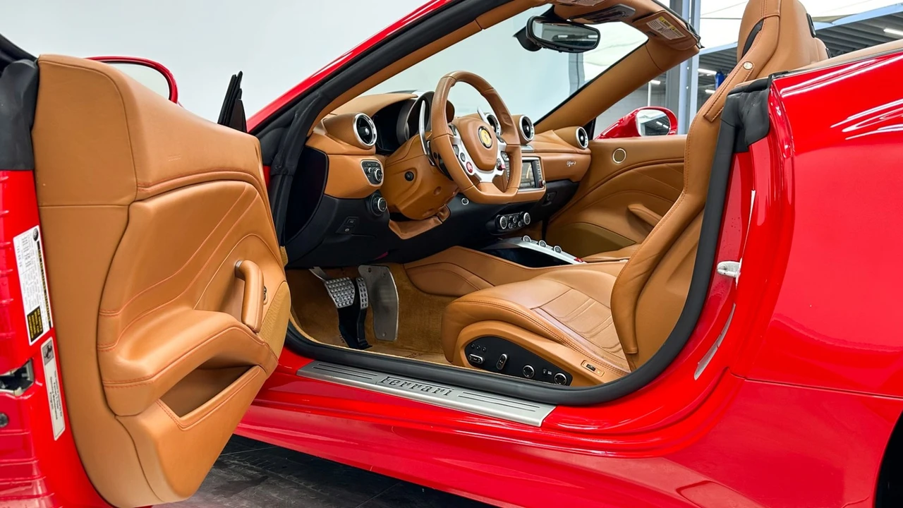 2017 Ferrari California T - Image 11 of 12