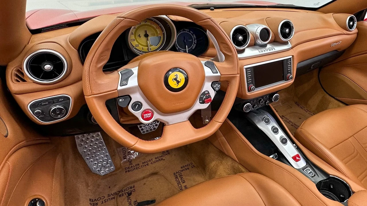 2017 Ferrari California T - Image 8 of 12