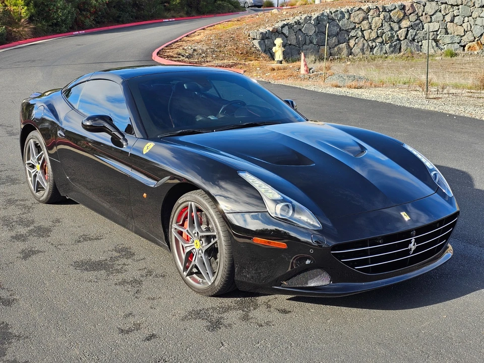 2017 Ferrari California T - Image 8 of 19