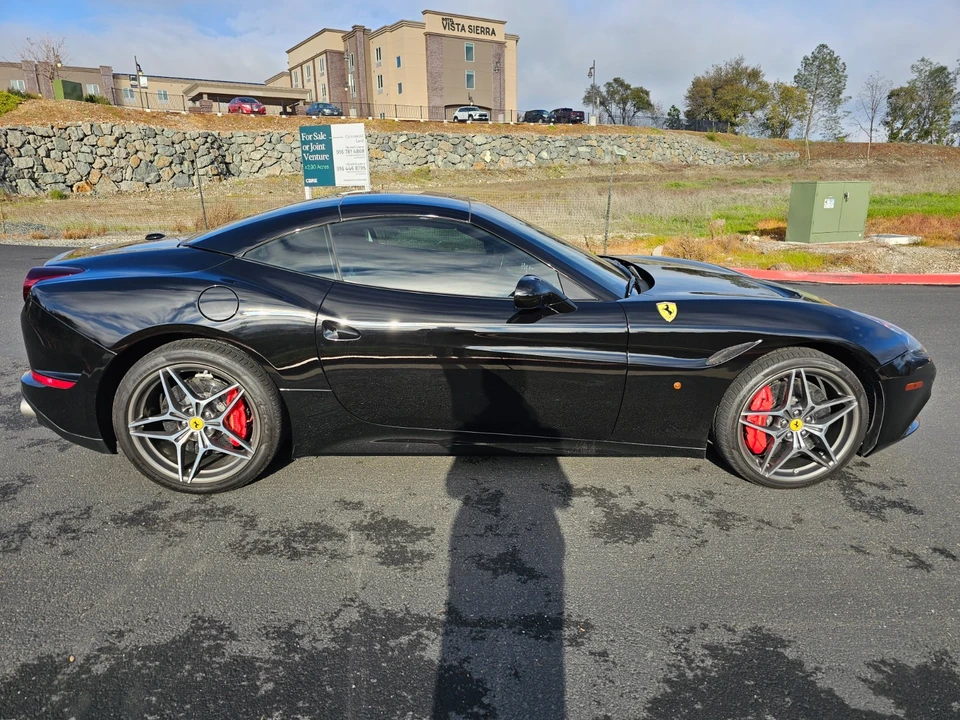 2017 Ferrari California T - Image 9 of 19