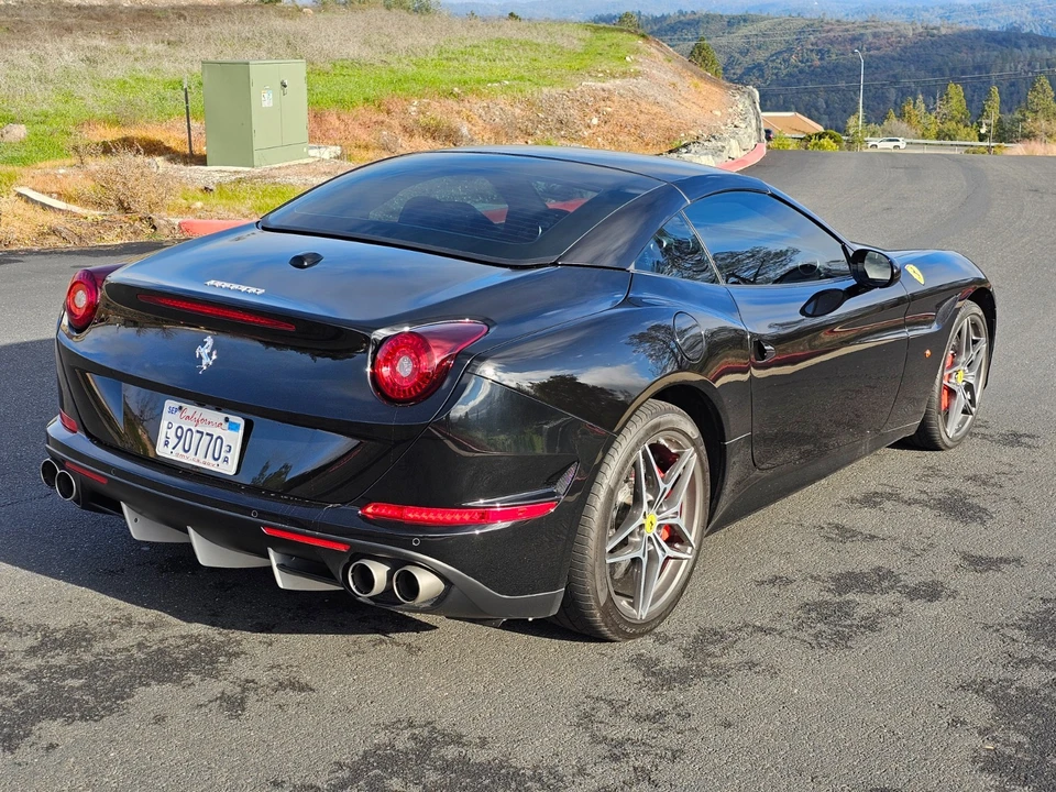 2017 Ferrari California T - Image 10 of 19
