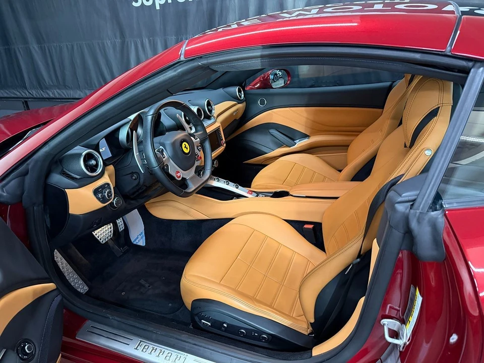 2017 Ferrari California T - Image 18 of 21