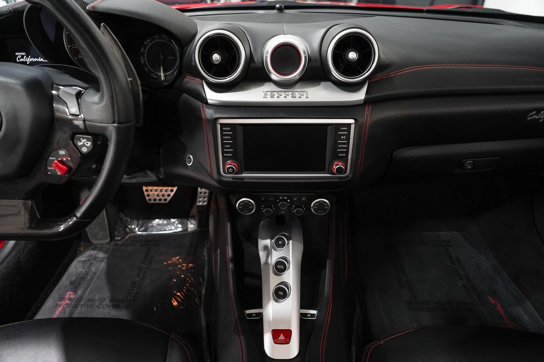 2017 Ferrari California T - Image 12 of 31