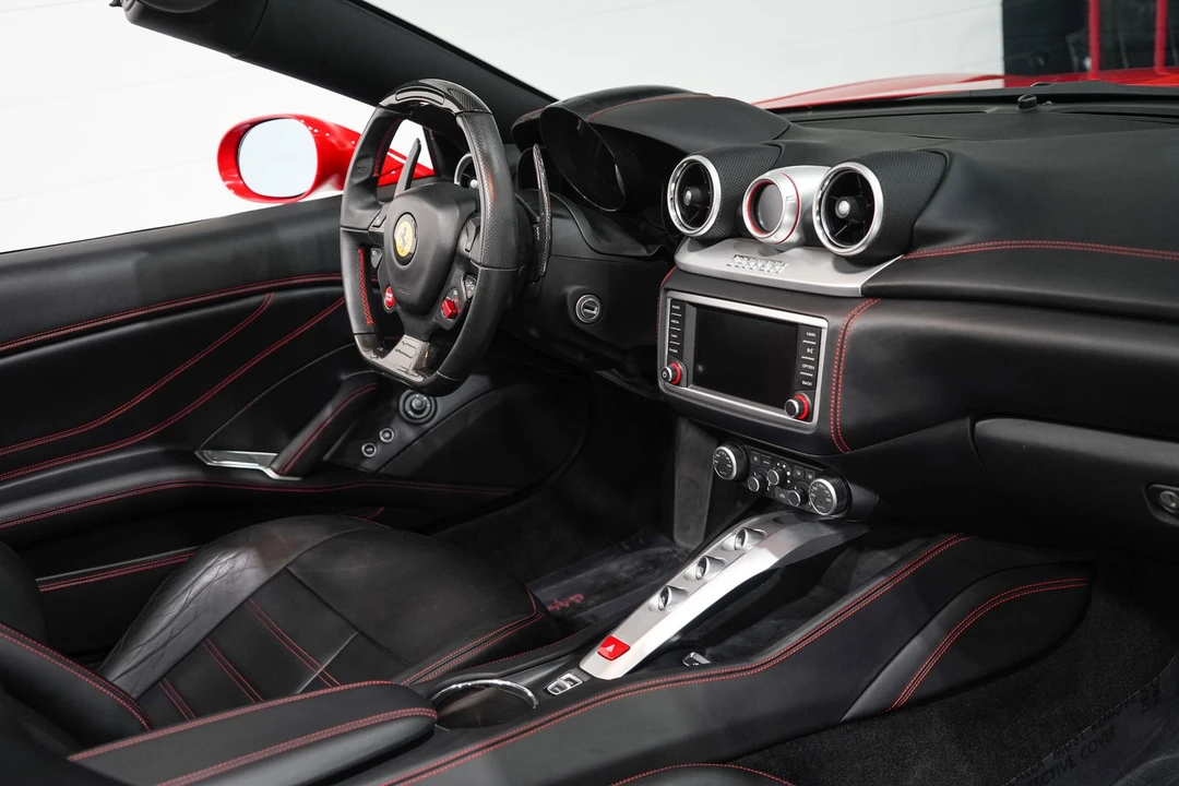 2017 Ferrari California T - Image 16 of 31