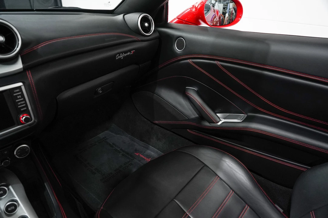 2017 Ferrari California T - Image 14 of 31