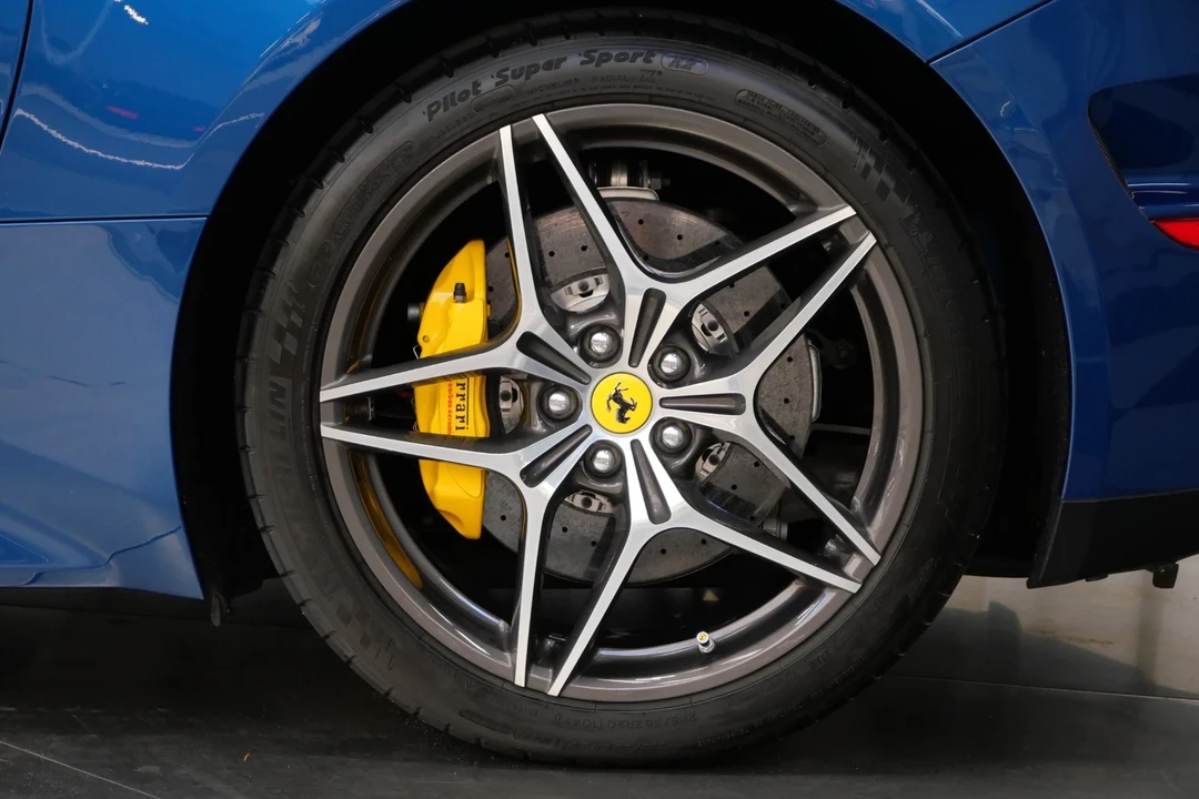 2017 Ferrari California T - Image 11 of 21
