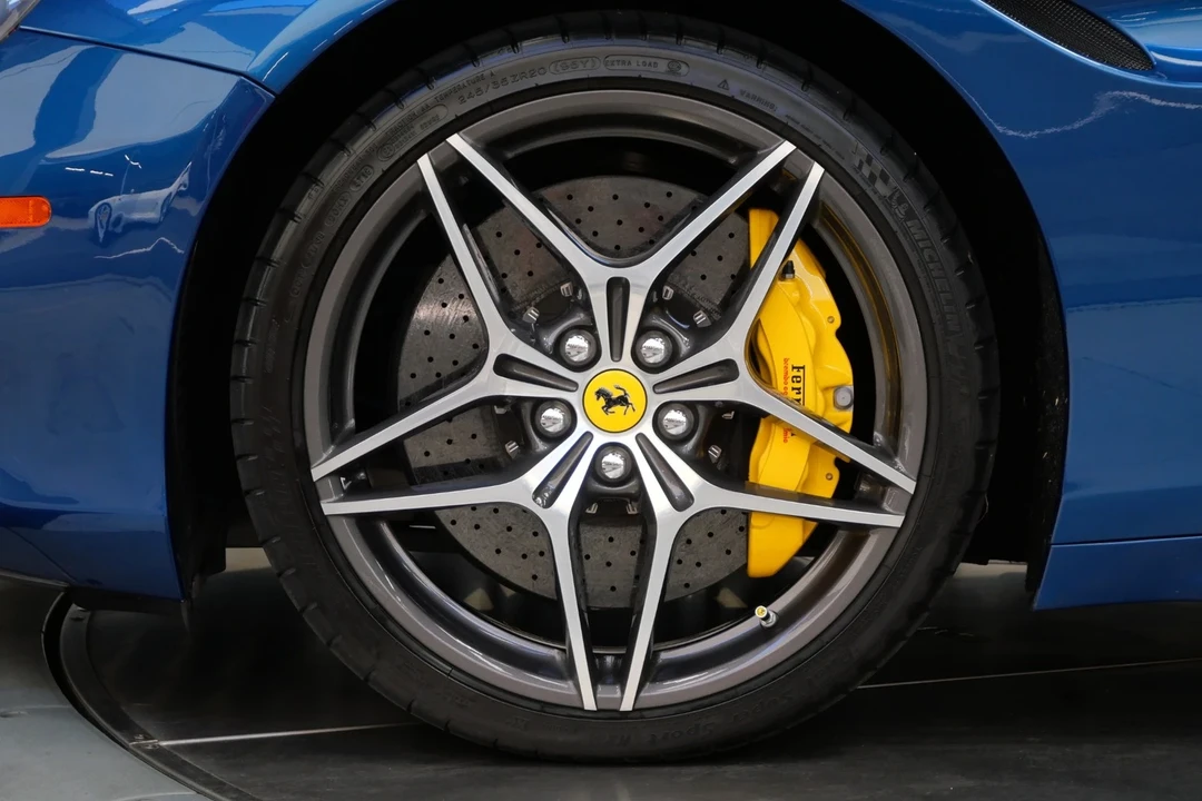 2017 Ferrari California T - Image 10 of 21