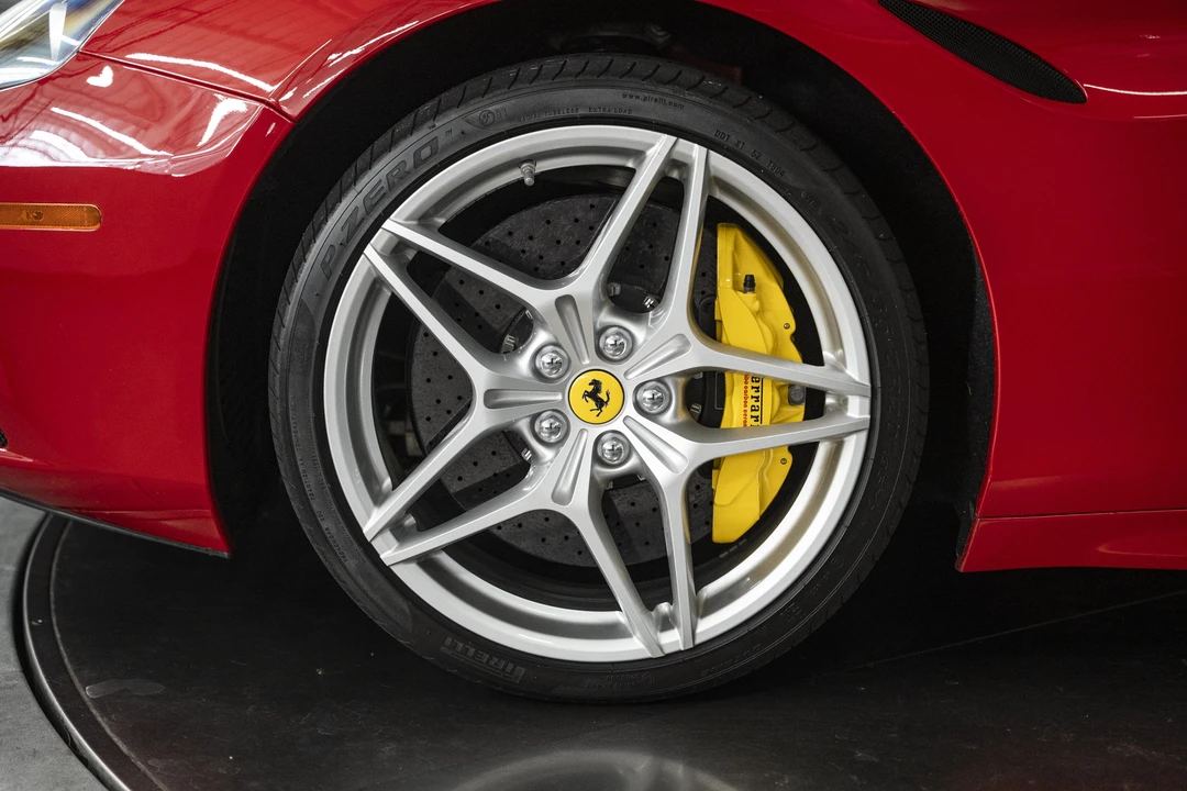 2017 Ferrari California T - Image 21 of 31