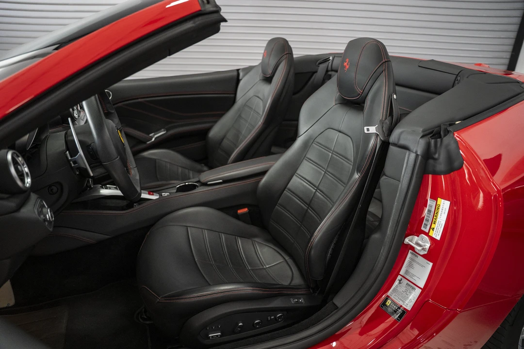 2017 Ferrari California T - Image 27 of 31