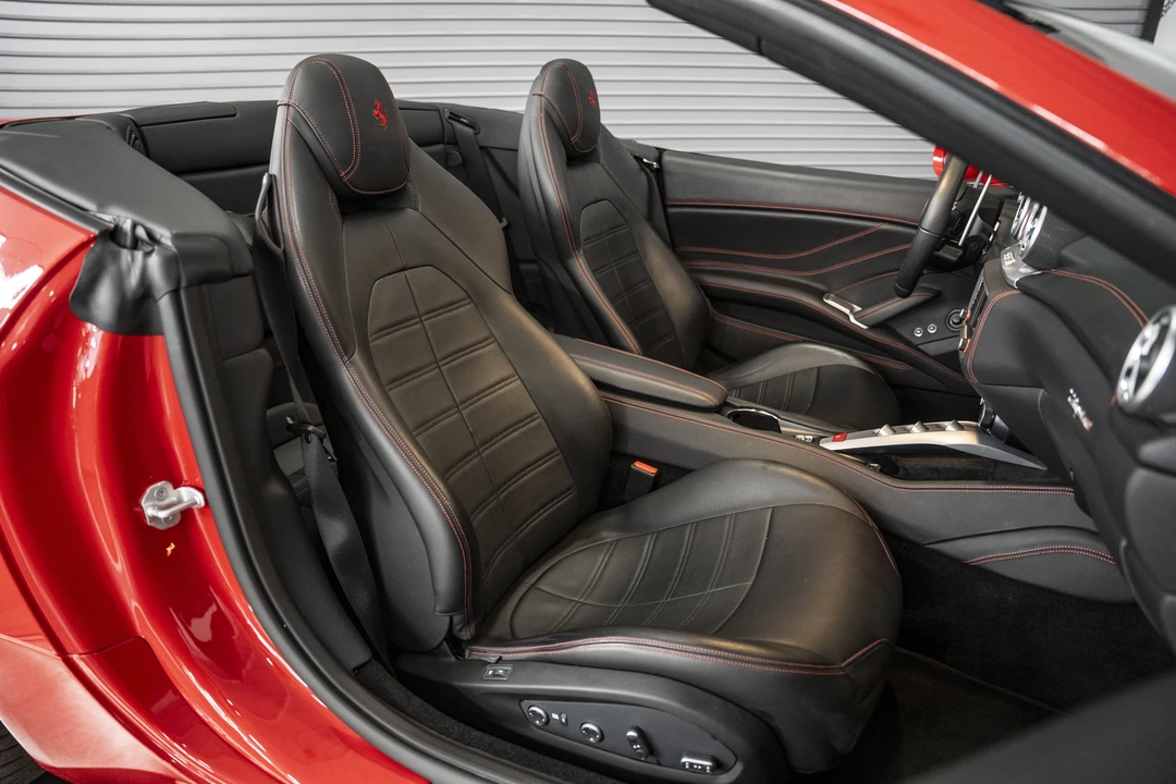 2017 Ferrari California T - Image 30 of 31
