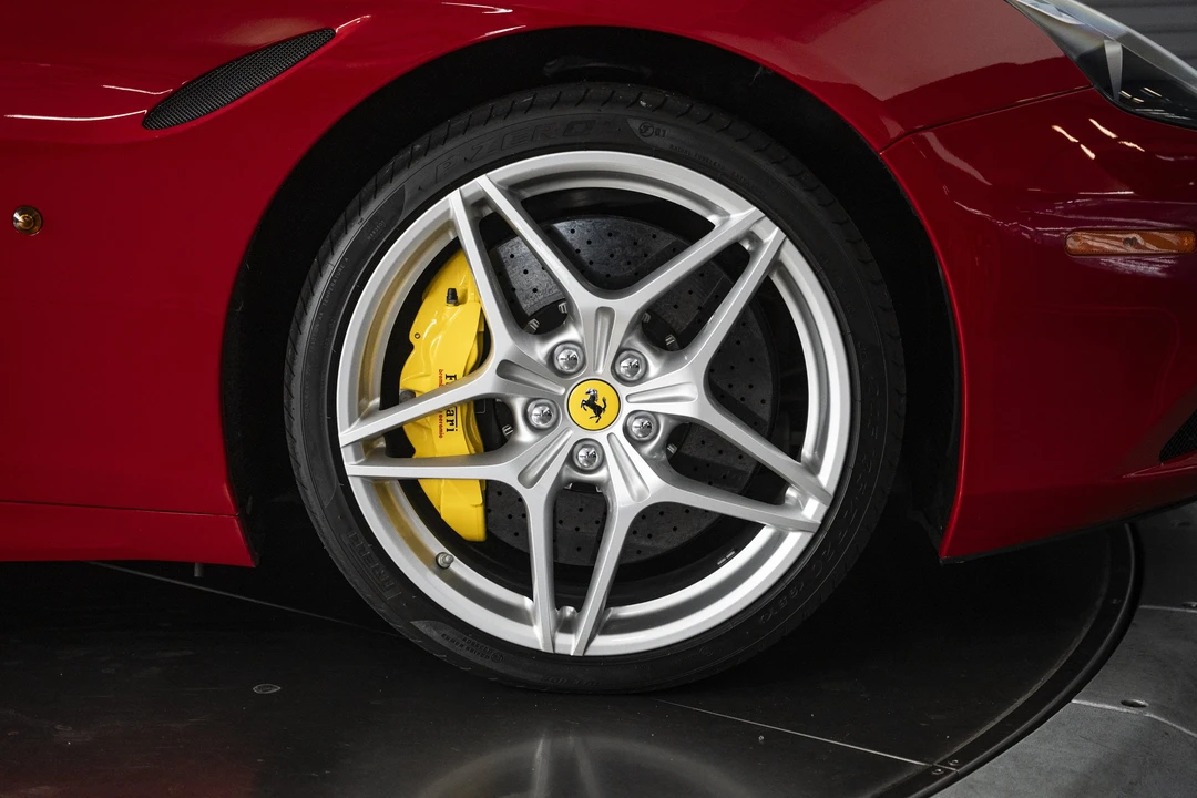 2017 Ferrari California T - Image 20 of 31