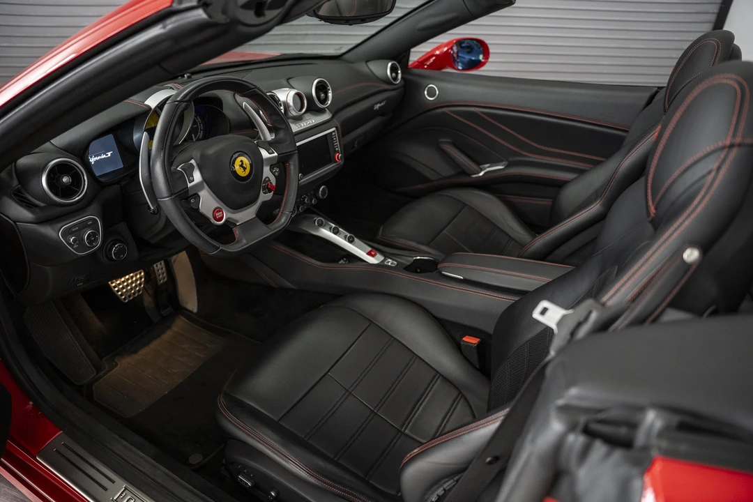 2017 Ferrari California T - Image 29 of 31