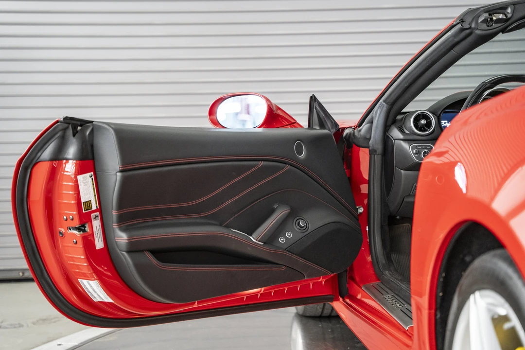 2017 Ferrari California T - Image 23 of 31
