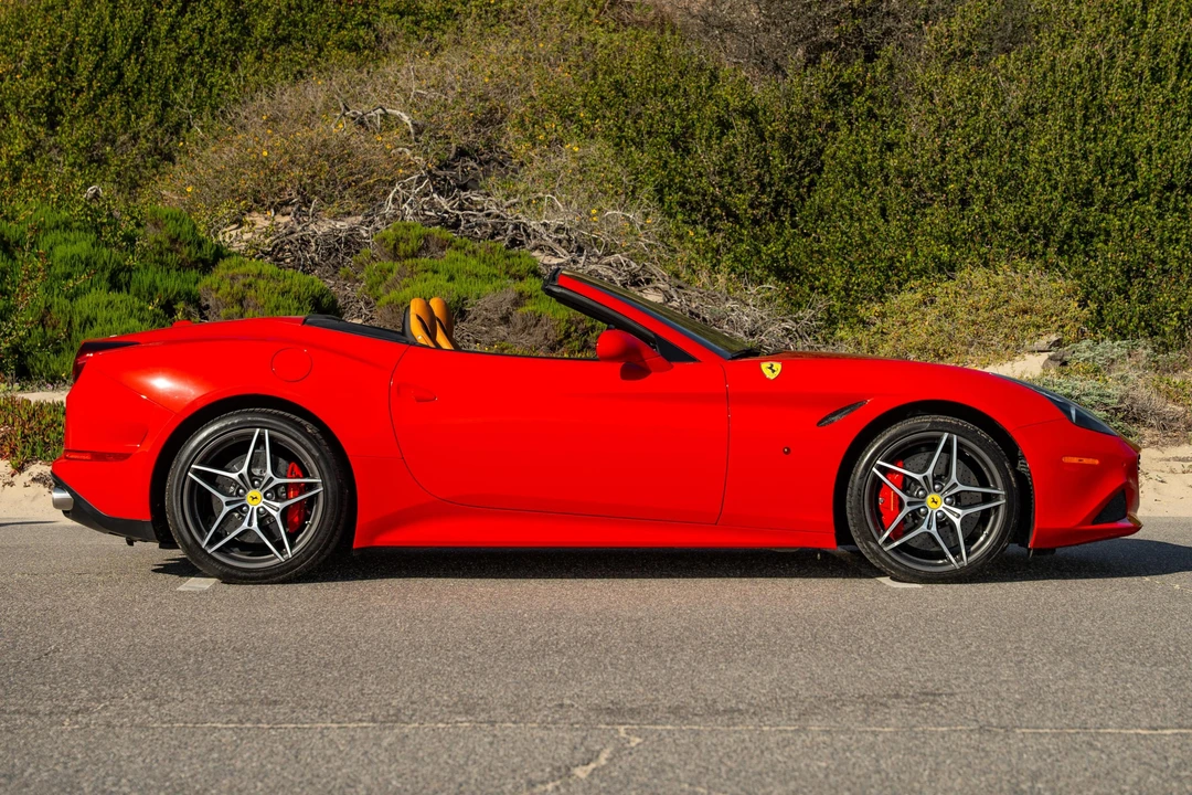 2017 Ferrari California T - Image 3 of 31
