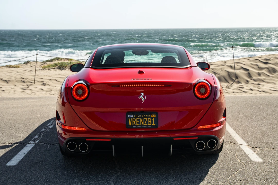 2017 Ferrari California T - Image 11 of 31