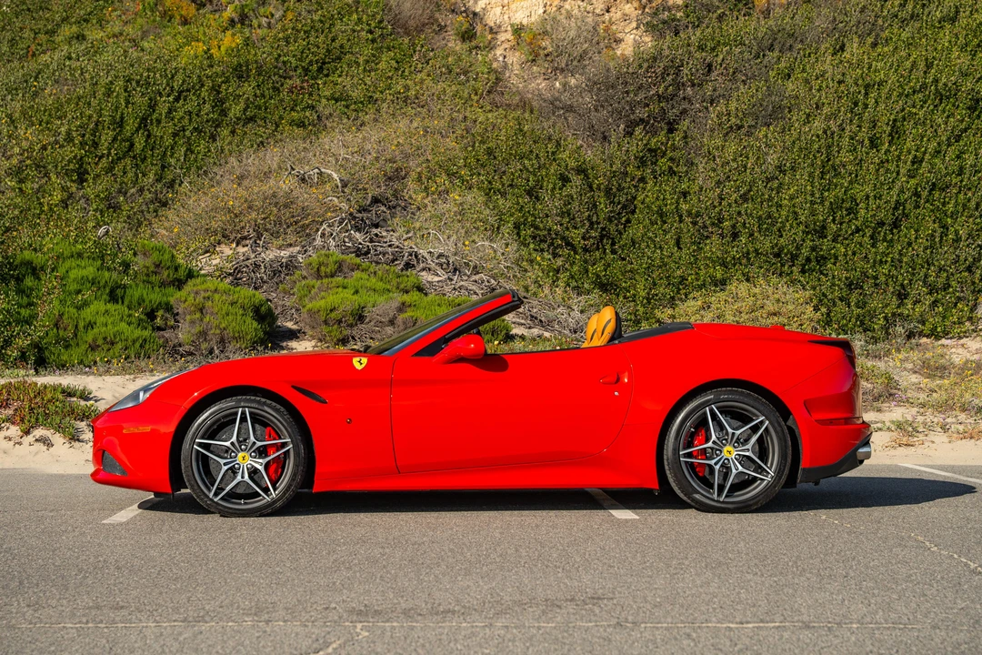 2017 Ferrari California T - Image 7 of 31