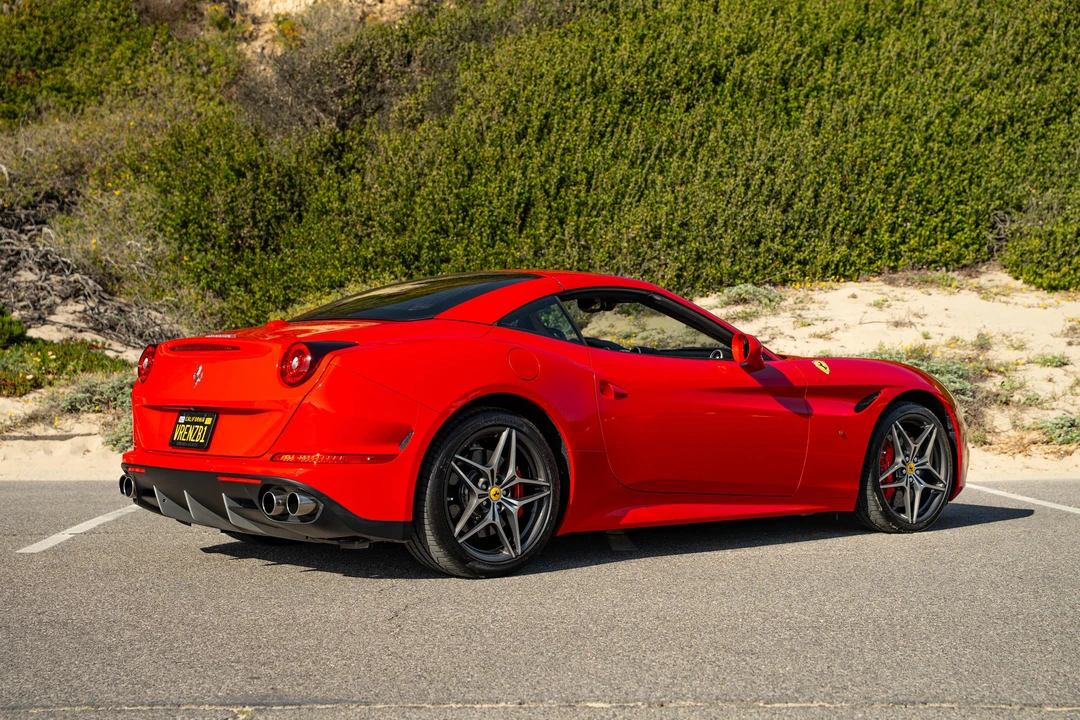 2017 Ferrari California T - Image 8 of 31