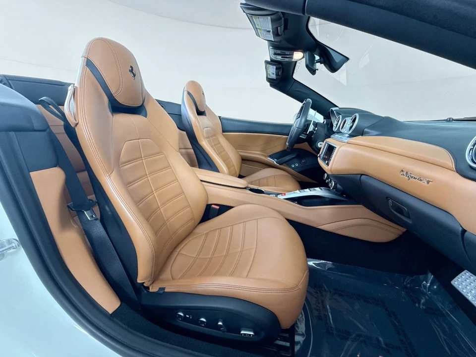 2017 Ferrari California T - Image 23 of 31