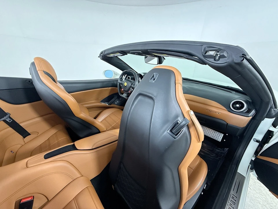 2017 Ferrari California T - Image 24 of 31