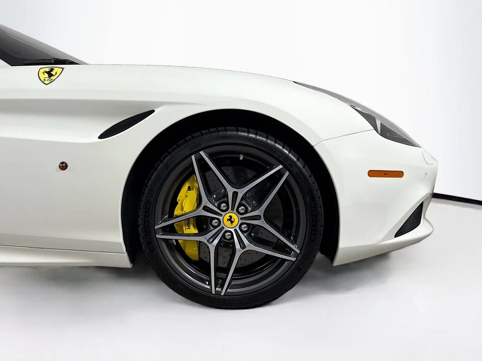 2017 Ferrari California T - Image 28 of 31
