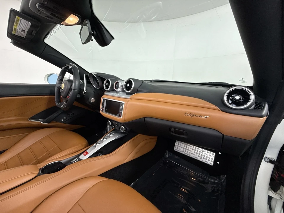 2017 Ferrari California T - Image 26 of 31