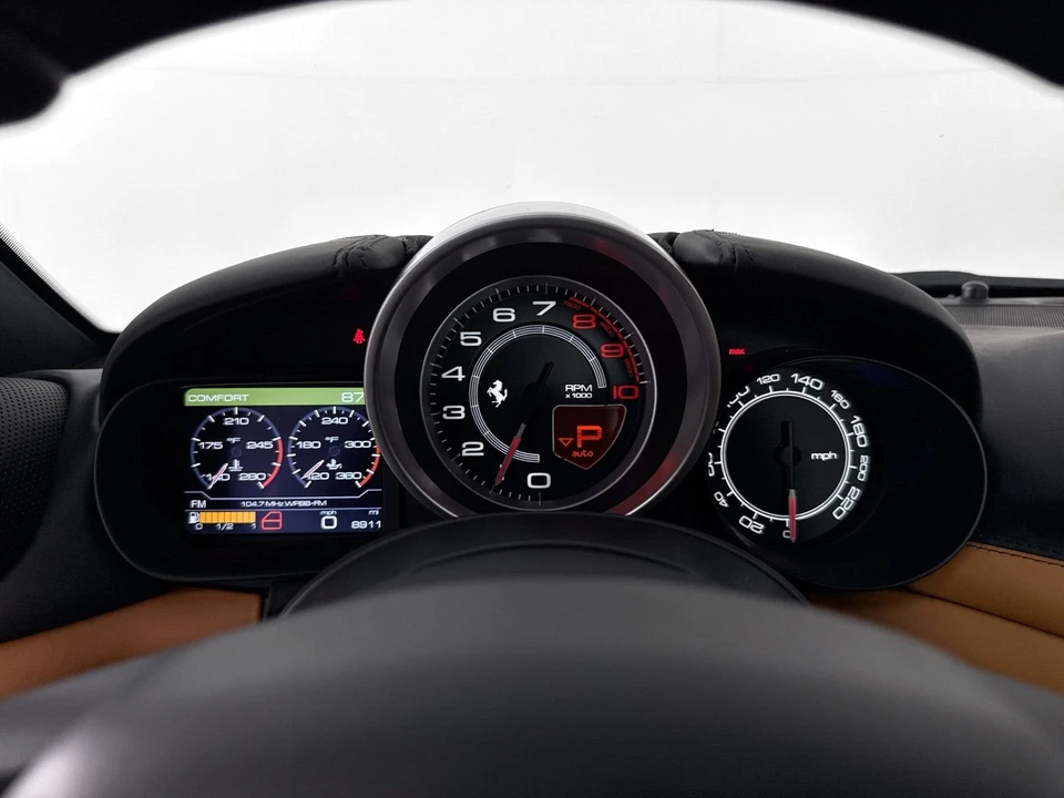 2017 Ferrari California T - Image 11 of 31