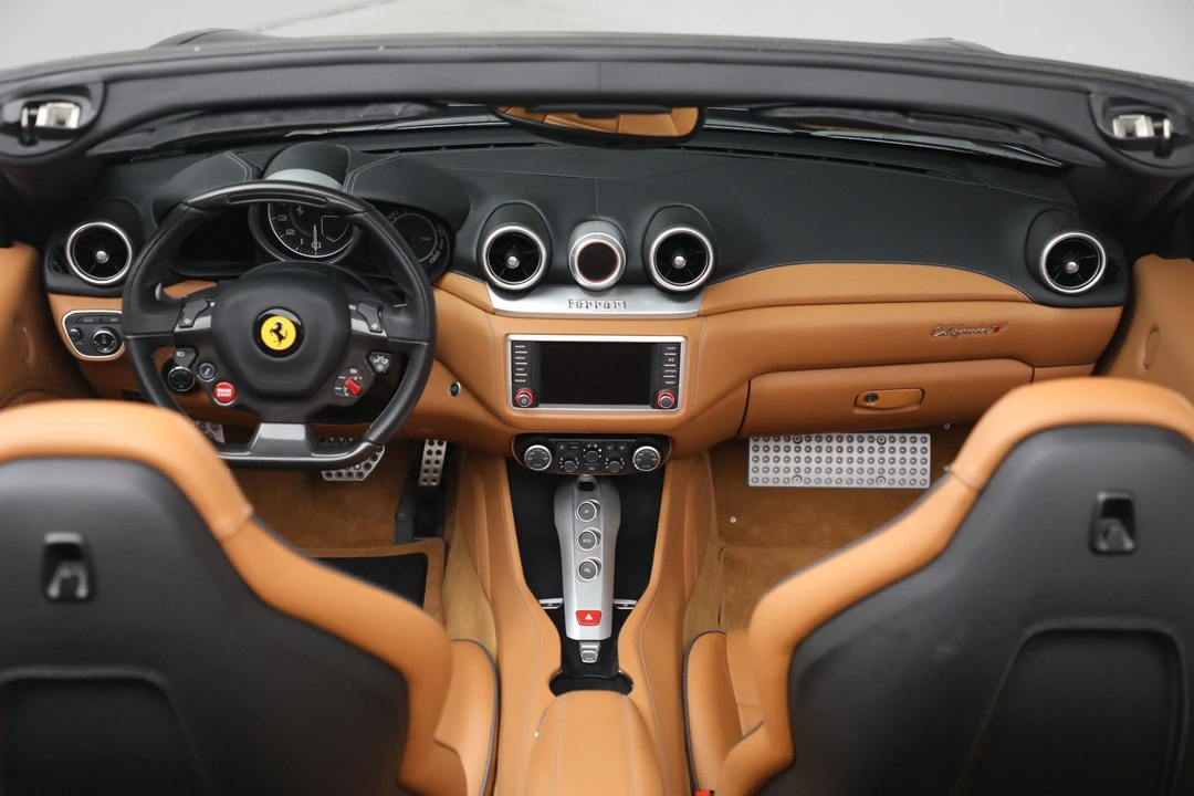2017 Ferrari California T - Image 19 of 31