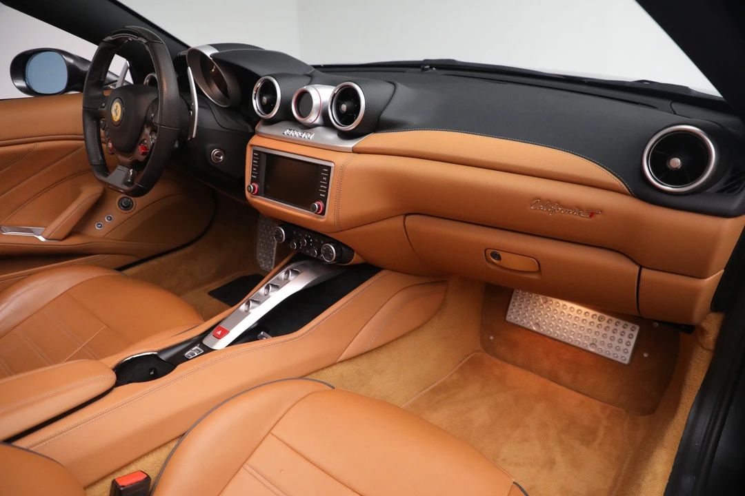 2017 Ferrari California T - Image 22 of 31
