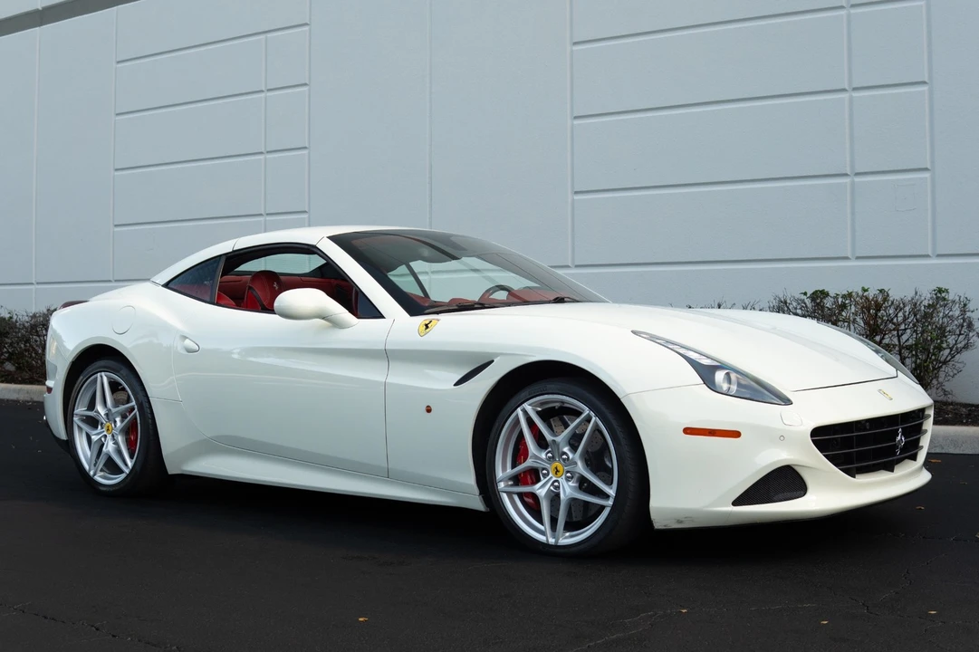 2017 Ferrari California T - Image 4 of 12