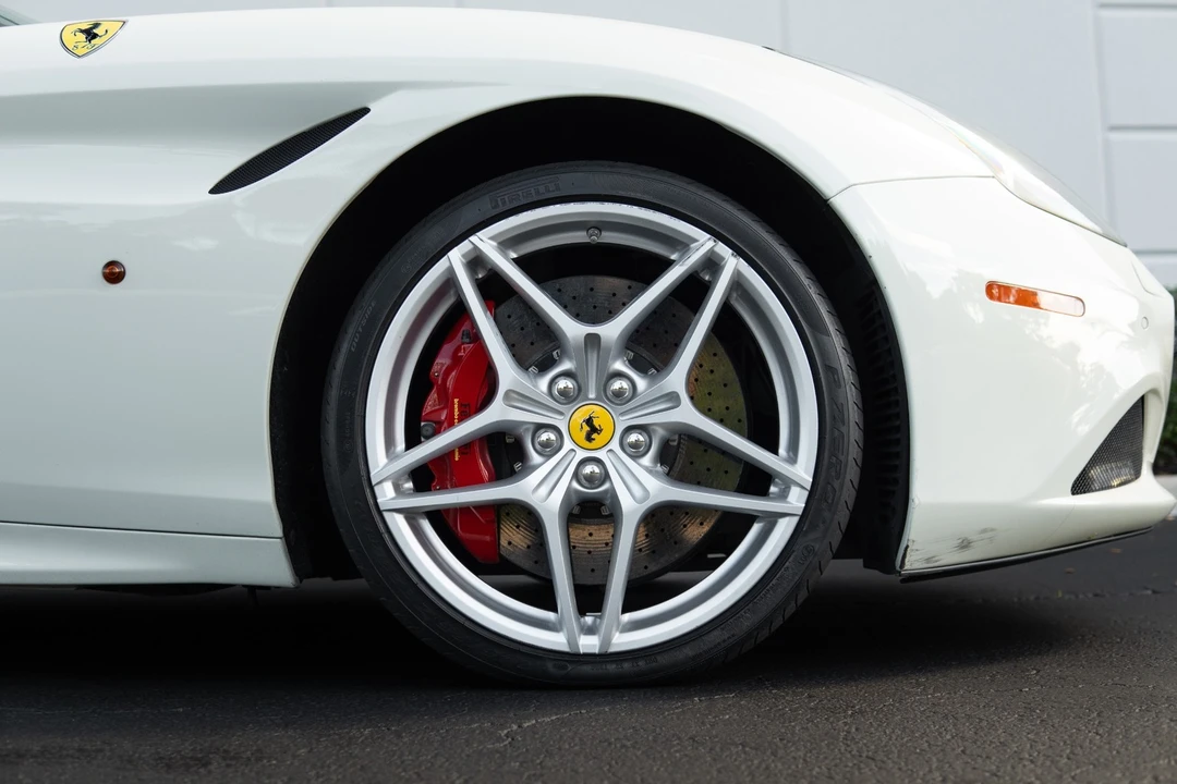 2017 Ferrari California T - Image 9 of 12