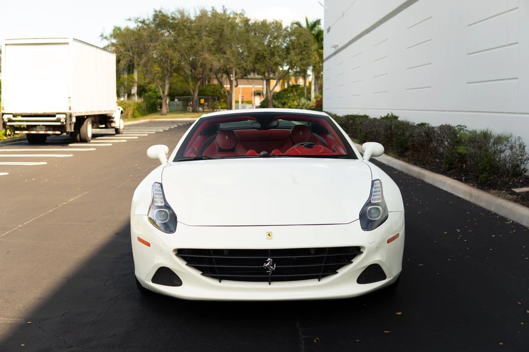 2017 Ferrari California T - Image 2 of 12