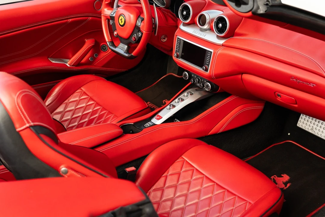2017 Ferrari California T - Image 8 of 12