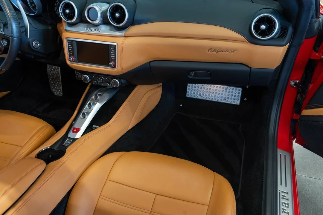 2017 Ferrari California T - Image 15 of 21