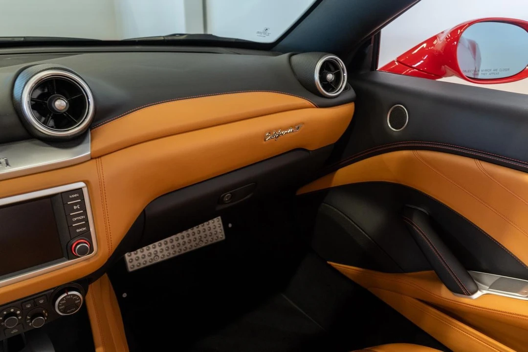 2017 Ferrari California T - Image 9 of 21
