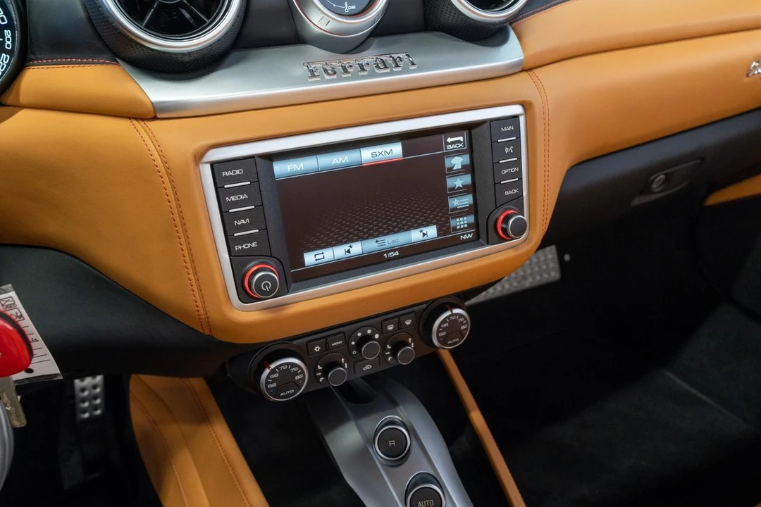 2017 Ferrari California T - Image 8 of 21