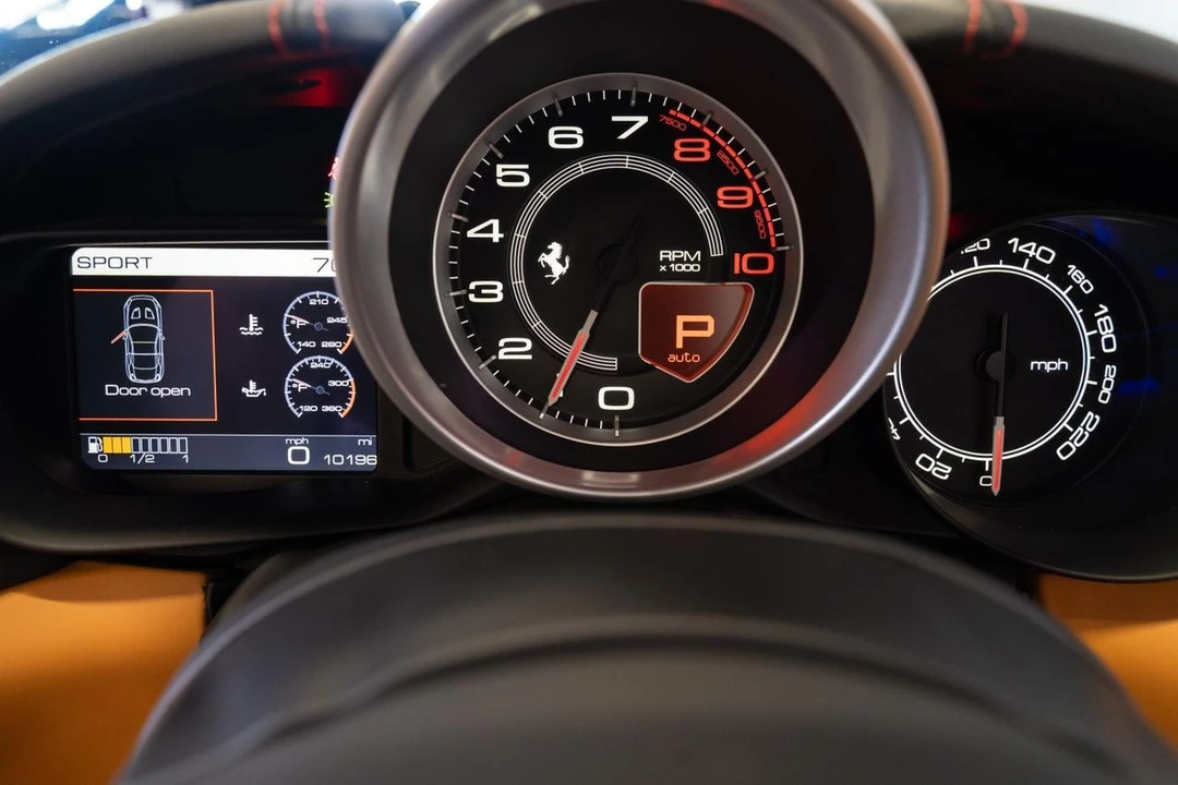 2017 Ferrari California T - Image 10 of 21