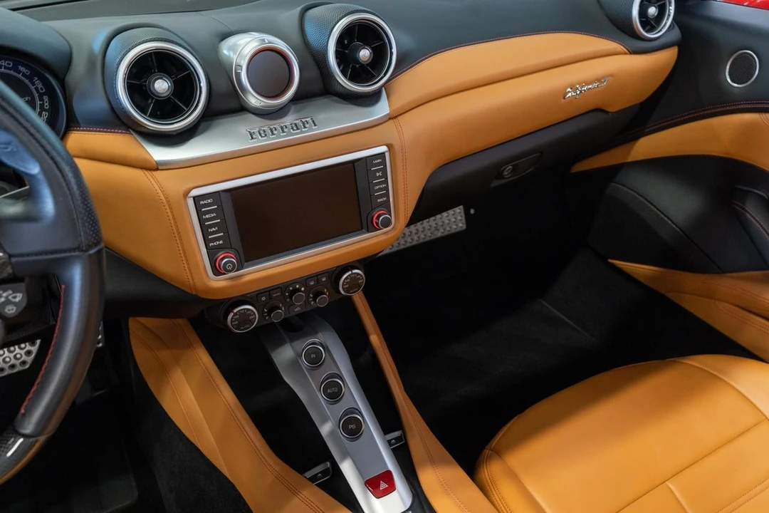 2017 Ferrari California T - Image 7 of 21