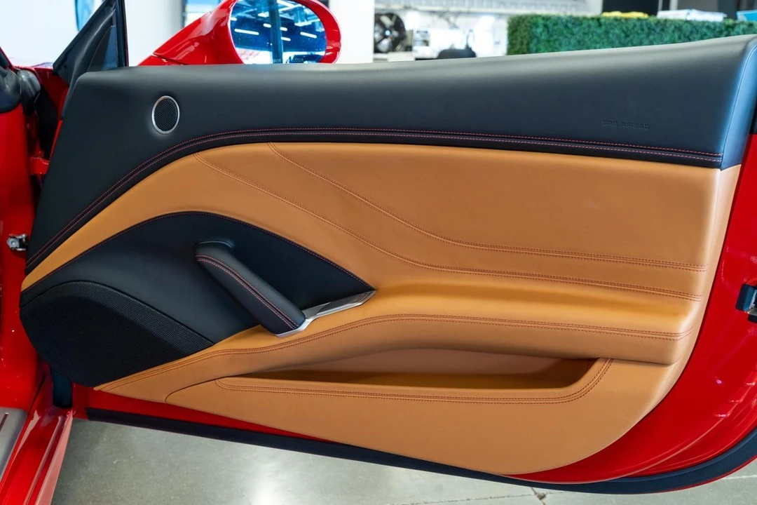 2017 Ferrari California T - Image 12 of 21