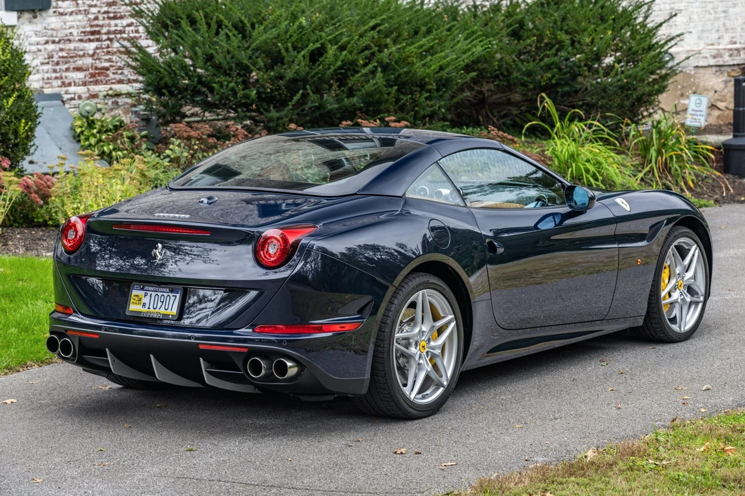2017 Ferrari California T - Image 12 of 31
