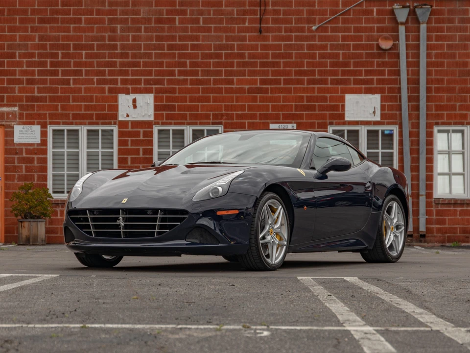 2017 Ferrari California T - Image 2 of 31