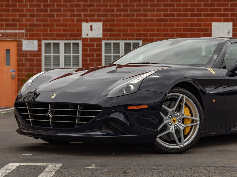 2017 Ferrari California T - Image 23 of 31