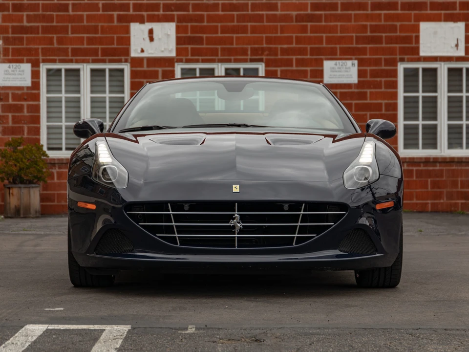 2017 Ferrari California T - Image 14 of 31