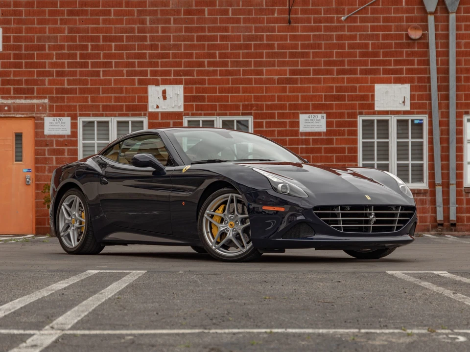 2017 Ferrari California T - Image 13 of 31