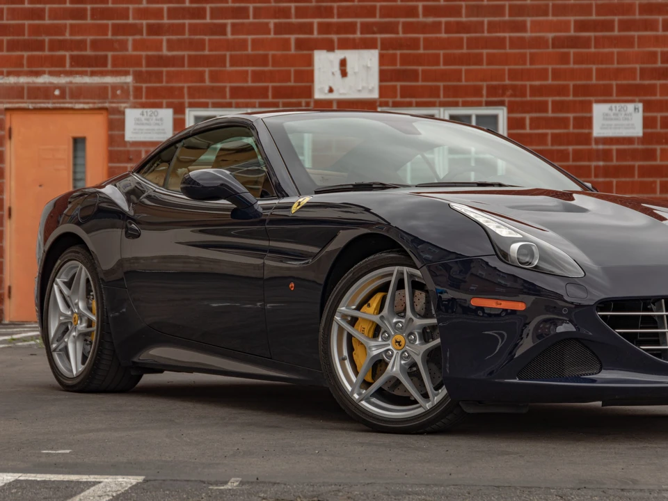 2017 Ferrari California T - Image 25 of 31