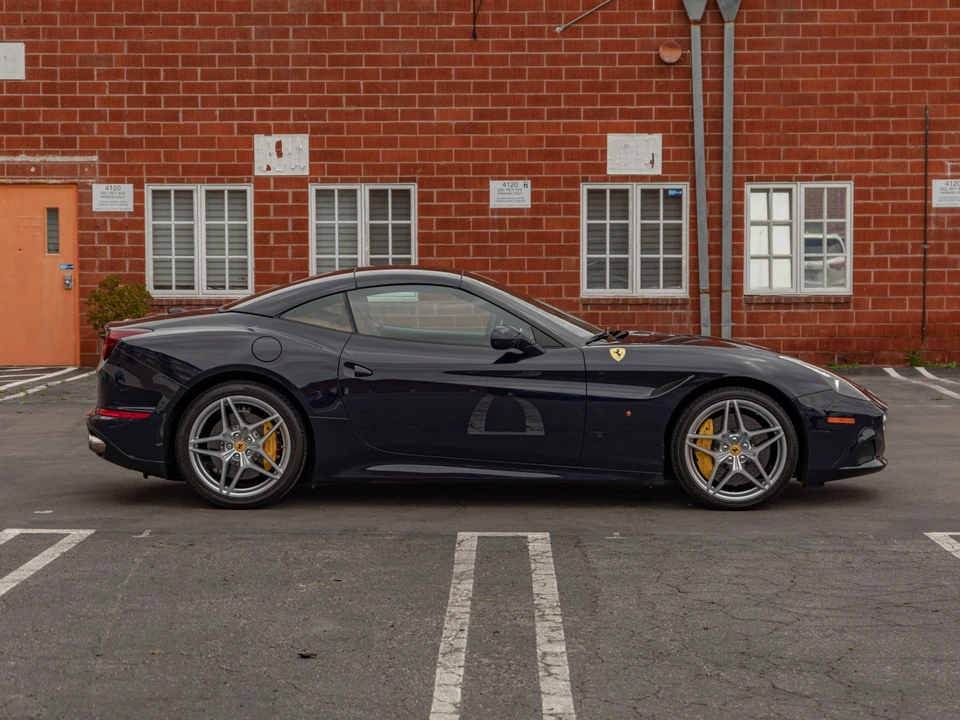 2017 Ferrari California T - Image 11 of 31