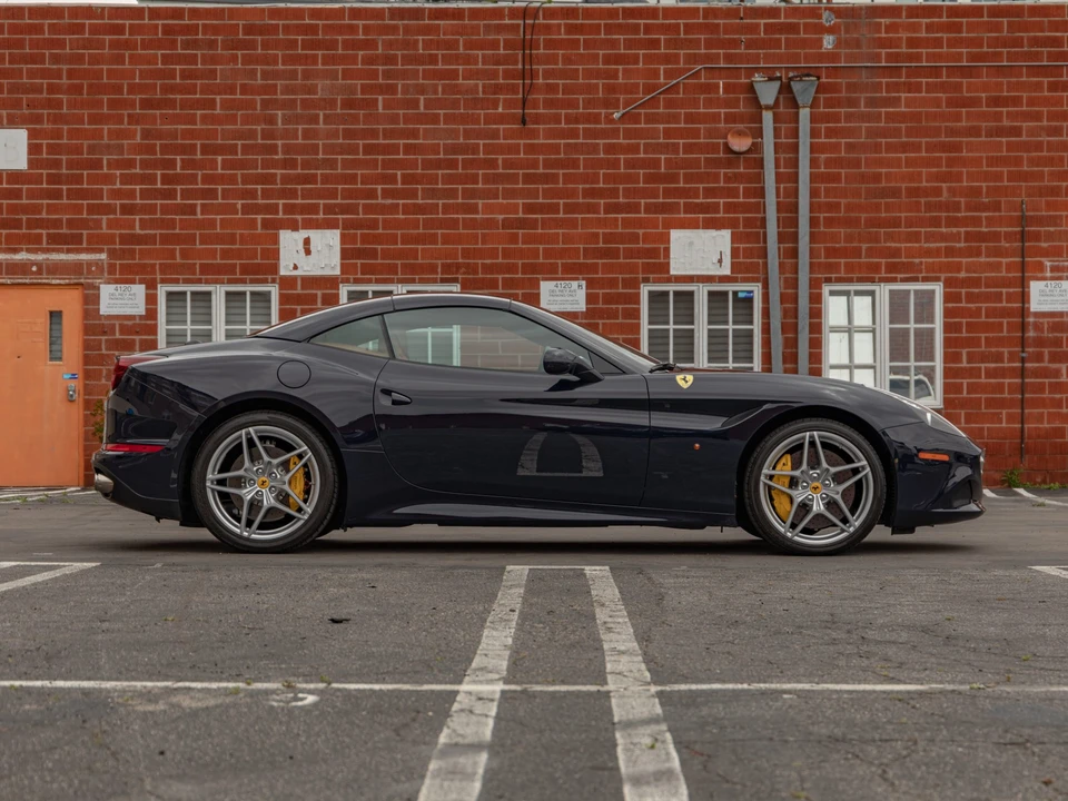 2017 Ferrari California T - Image 12 of 31