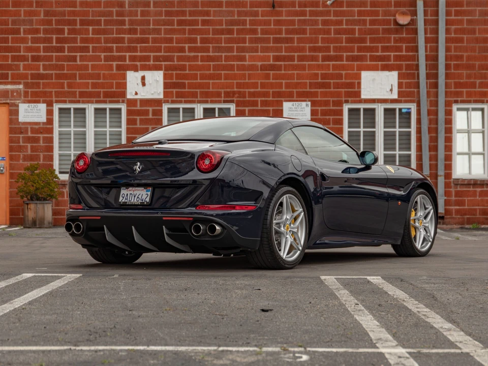 2017 Ferrari California T - Image 10 of 31