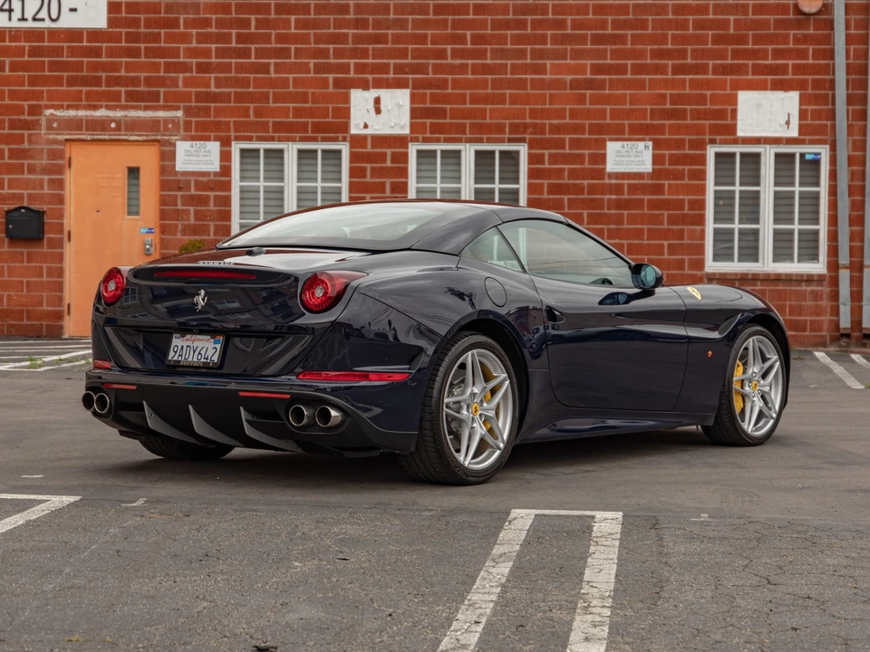 2017 Ferrari California T - Image 9 of 31